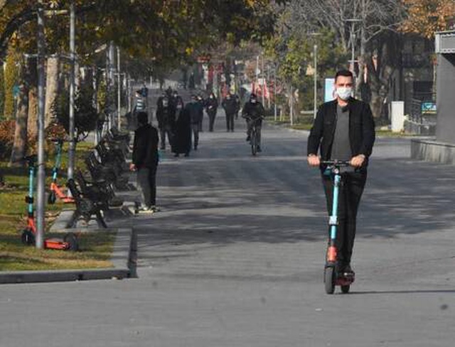 'Skuter' yasalaşıyor, saatte 25 kilometre hız sınırı aşılmayacak 'Skuter' yasalaşıyor, saatte 25 kilometre hız sınırı aşılmayacak