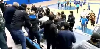 Son dakika haberleri... Voleybol 1. Lig Erkekler B Grubu müsabakasında arbede