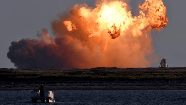 SpaceX'in Starship prototipi test aşamasında patladı SpaceX'in Starship prototipi test aşamasında patladı