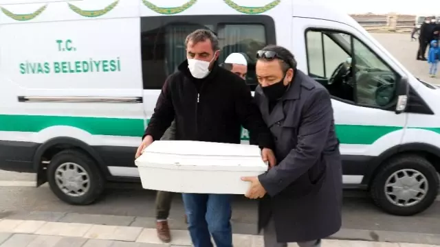 Dünyada bir gün bile geçiremedi, cenazesi de ölümü kadar yürek burktu