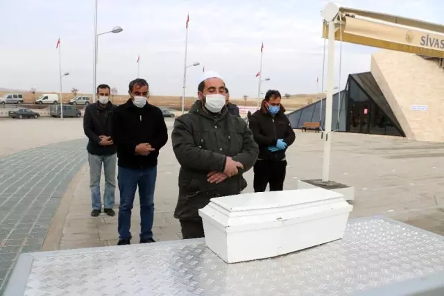 Dünyada bir gün bile geçiremedi, cenazesi de ölümü kadar yürek burktu