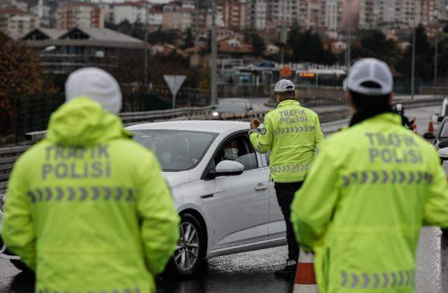 15 Temmuz Şehitler Köprüsü'nde kısıtlama denetimi 15 Temmuz Şehitler Köprüsü'nde kısıtlama denetimi