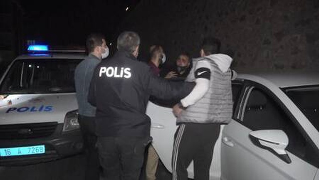 Cezaevinden izinli çıkıp, kısıtlamada yakalanan şahıs gazeteciyi tehdit etti: Anam avradım olsun göreceğim seni Cezaevinden izinli çıkıp, kısıtlamada yakalanan şahıs gazeteciyi tehdit etti: Anam avradım olsun göreceğim seni
