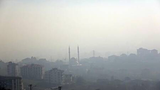 Düzce'de aşırı hava kirliliğinin kaynağı araştırılıyor Düzce'de aşırı hava kirliliğinin kaynağı araştırılıyor