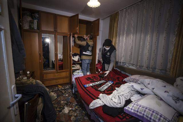 Paçayı kurtarmak için balkondan atladı! Esnafın kabusu olan haraç çetesine nefes kesen operasyon Paçayı kurtarmak için balkondan atladı! Esnafın kabusu olan haraç çetesine nefes kesen operasyon