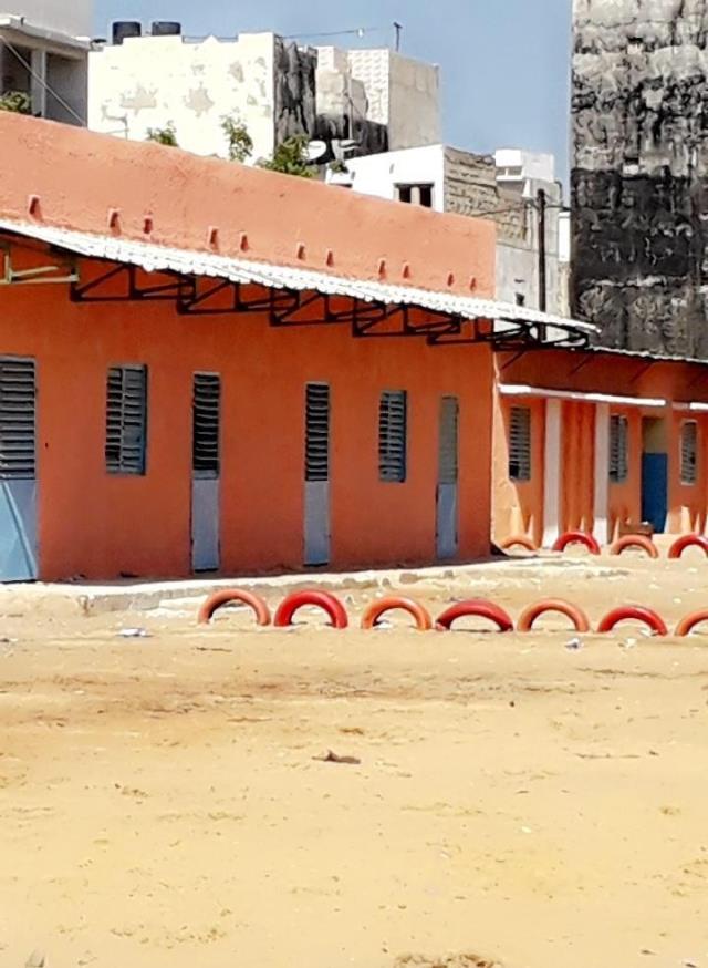 Galatasaraylı Diagne, ülkesi Senegal'de eğitim gördüğü ilkokulu yeniletti
