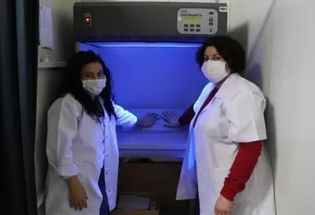 'Ultraviyole ışıklı makine korona geçirenleri gösteriyor' iddiasına uzmanlardan yanıt: Bir ilaçtaki fosfordan kaynaklanıyor