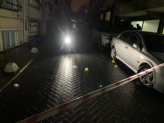 Beyoğlu'nda silahlı saldırı! 16 yaşındaki genç ağır yaralı Beyoğlu'nda silahlı saldırı! 16 yaşındaki genç ağır yaralı