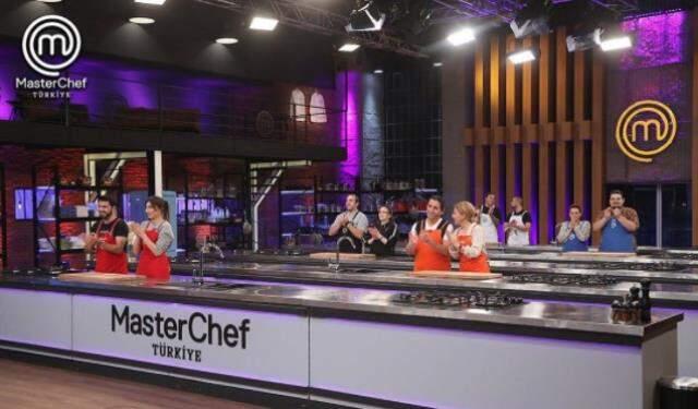 MasterChef Türkiye'de duygusal anlar! Aylar sonra annesini gören Eray, gözyaşlarına boğuldu