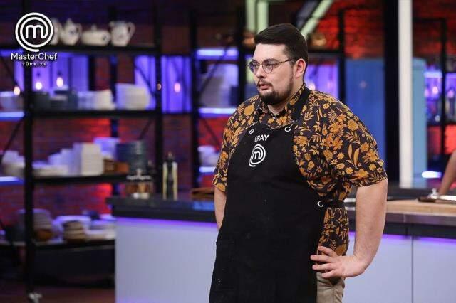 MasterChef Türkiye'de duygusal anlar! Aylar sonra annesini gören Eray, gözyaşlarına boğuldu