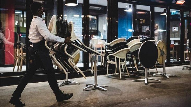 Avrupa genelinde Noel öncesi koronavirüs önlemleri sıkılaşıyor