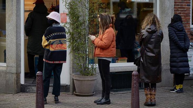 Avrupa genelinde Noel öncesi koronavirüs önlemleri sıkılaşıyor
