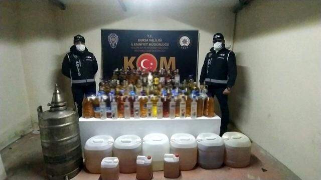 Bursa'da 3 kişinin öldüğü sahte içki faciasının ardından dev operasyon: Yarım ton sahte içki ele geçirildi Bursa'da 3 kişinin öldüğü sahte içki faciasının ardından dev operasyon: Yarım ton sahte içki ele geçirildi