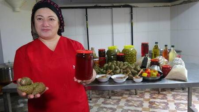Kızına şifa olması için yaptığı kozalak reçeli, gelir kapısı oldu Kızına şifa olması için yaptığı kozalak reçeli, gelir kapısı oldu