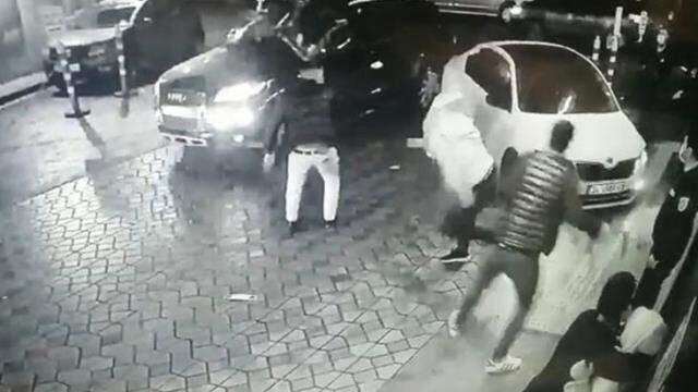 Husumetlisi olduğu şahsa önce arabayla çarptı sonra ateş açarak yaraladı Husumetlisi olduğu şahsa önce arabayla çarptı sonra ateş açarak yaraladı