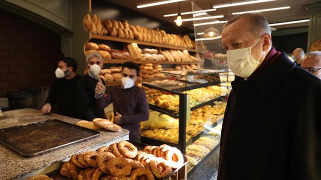 Cumhurbaşkanı Erdoğan'dan Üsküdar'da bir fırından alışveriş yaptı