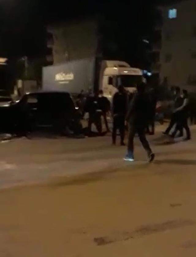 Alkollü sürücü duvara çarptı, kendisine yardım eden mahalleliye küfredince ortalık karıştı Alkollü sürücü duvara çarptı, kendisine yardım eden mahalleliye küfredince ortalık karıştı