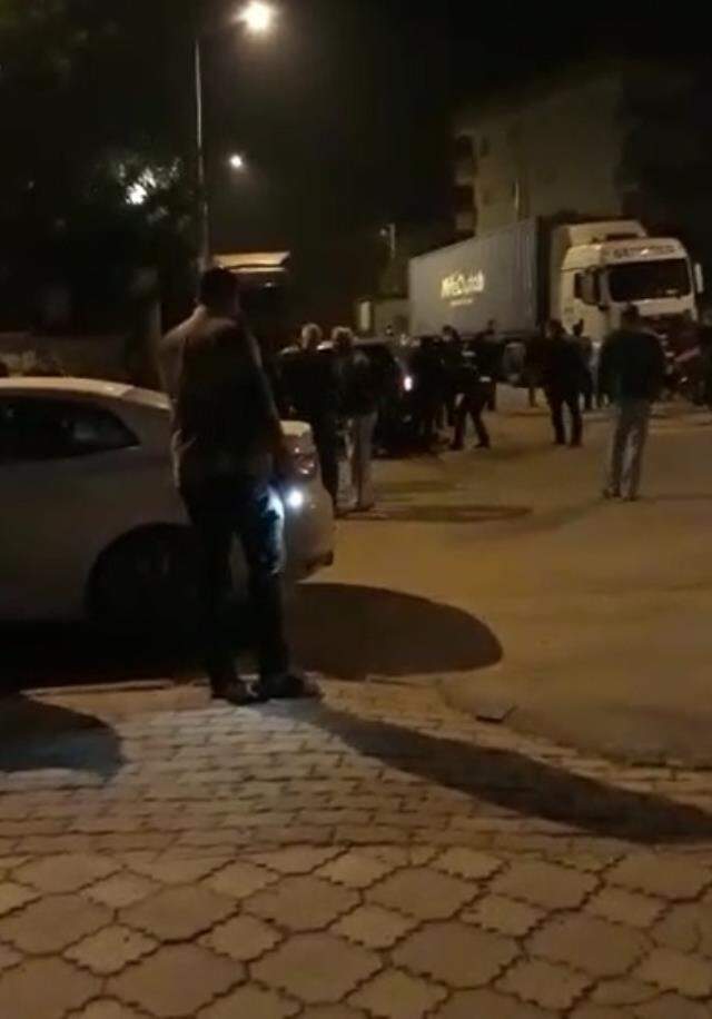 Alkollü sürücü duvara çarptı, kendisine yardım eden mahalleliye küfredince ortalık karıştı Alkollü sürücü duvara çarptı, kendisine yardım eden mahalleliye küfredince ortalık karıştı