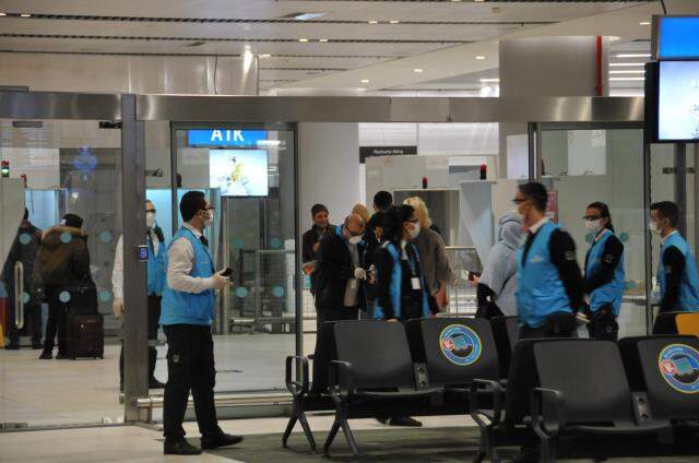 Mutasyona uğrayan korona kabusu devam ediyor! İngiltere'den İstanbul'a gelen yolcular karantinaya alındı Mutasyona uğrayan korona kabusu devam ediyor! İngiltere'den İstanbul'a gelen yolcular karantinaya alındı