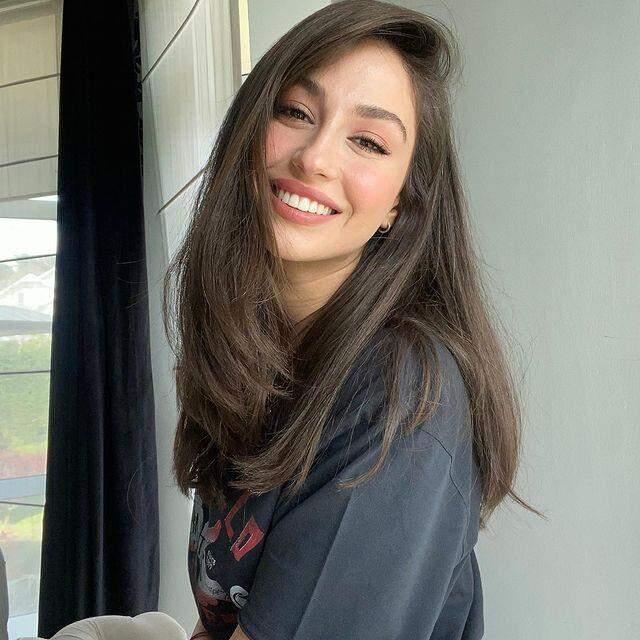 Oktay Kaynarca'nın sevgilisi olduğu iddia edilen Gizem Acar'ın fotoğrafı dikkat çekti