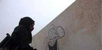 Suriyeli ressam resimlerle kamptaki çocukların yüzünü güldürüyor