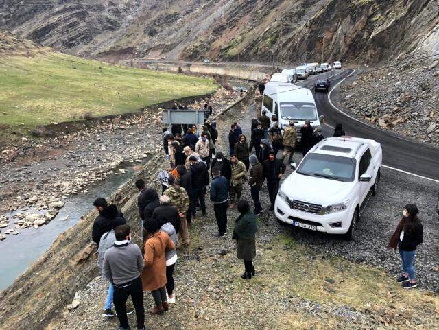 40 metre takla atan araç Habur Çayına uçtu; bir aile yok oldu 40 metre takla atan araç Habur Çayına uçtu; bir aile yok oldu