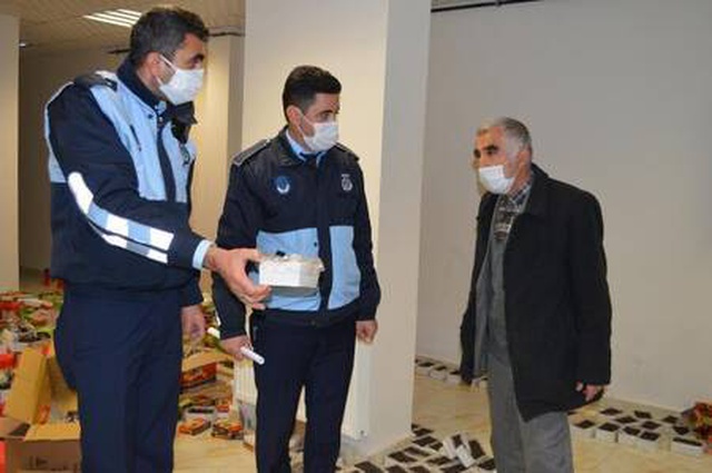 Elazığ'da 1,5 ton bozulmuş hurma ele geçirildi Elazığ'da 1,5 ton bozulmuş hurma ele geçirildi