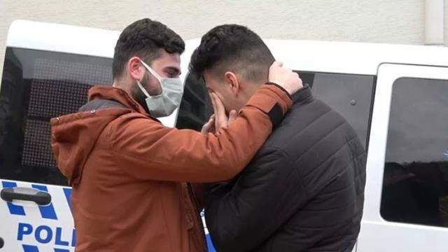 4 gündür kayıp olan genç arkadaşının evinde ölü bulundu