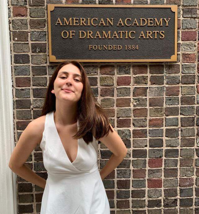 İclal Aydın'ın 18 yaşındaki kızı Zeynep Lal, güzelliğiyle herkesi hayran bıraktı İclal Aydın'ın 18 yaşındaki kızı Zeynep Lal, güzelliğiyle herkesi hayran bıraktı