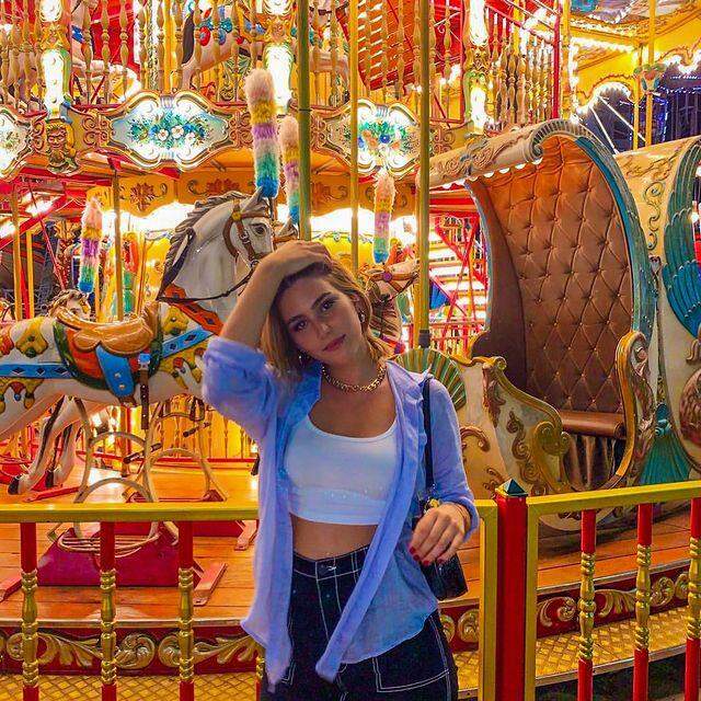 İclal Aydın'ın 18 yaşındaki kızı Zeynep Lal, güzelliğiyle herkesi hayran bıraktı İclal Aydın'ın 18 yaşındaki kızı Zeynep Lal, güzelliğiyle herkesi hayran bıraktı