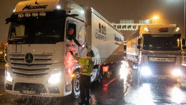 Gıda sıkıntısından korkan Fransa, İngiltere'ye kapılarını açma kararı aldı