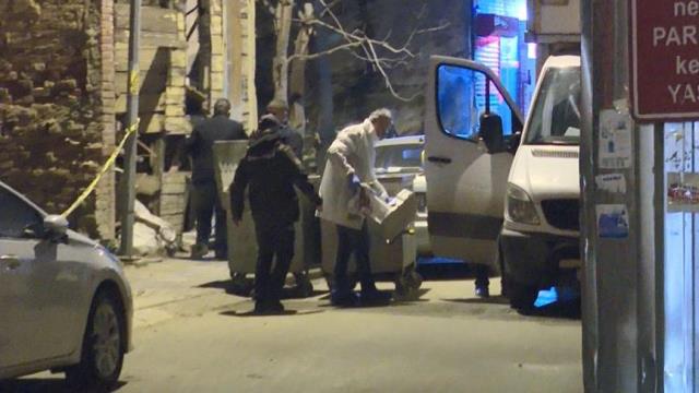 Kadıköy'de yanan aracın içinde 2 kişinin cesedi bulundu