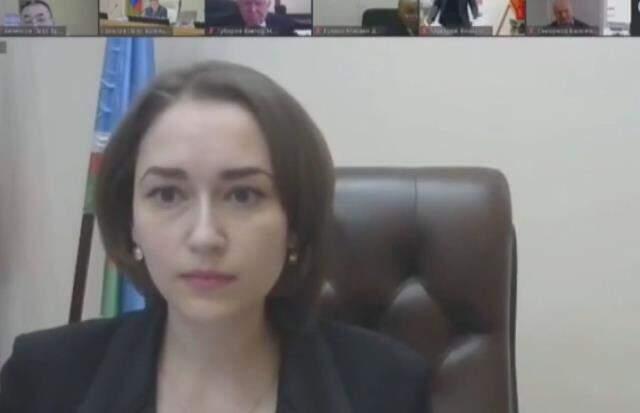 Rusya'da yerel meclis toplantısında 'dekolte' krizi