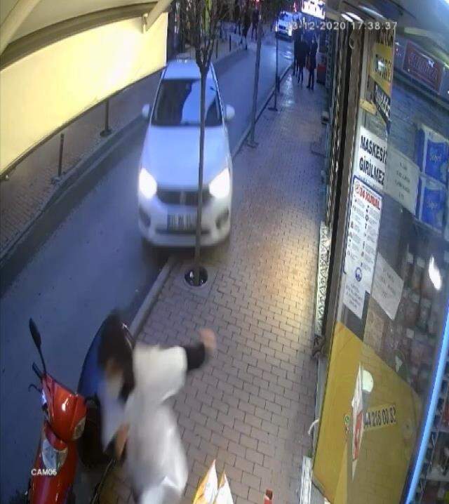 Şişli'de dükkana dalan araç dehşeti yaşattı! O anlar kamerada Şişli'de dükkana dalan araç dehşeti yaşattı! O anlar kamerada