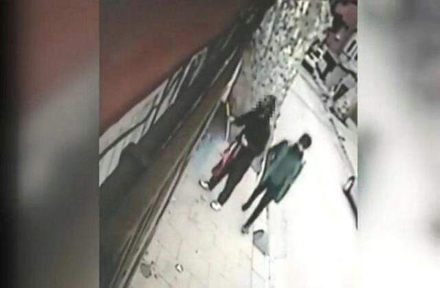 Beykoz'da Türk bayrağını yere atan şüpheli yakalandı! O anlar kamerada Beykoz'da Türk bayrağını yere atan şüpheli yakalandı! O anlar kamerada