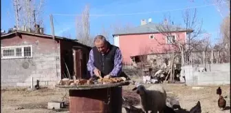 Mahalledeki çocukların oyuncaklarını 'İrfan dede' yapıyor