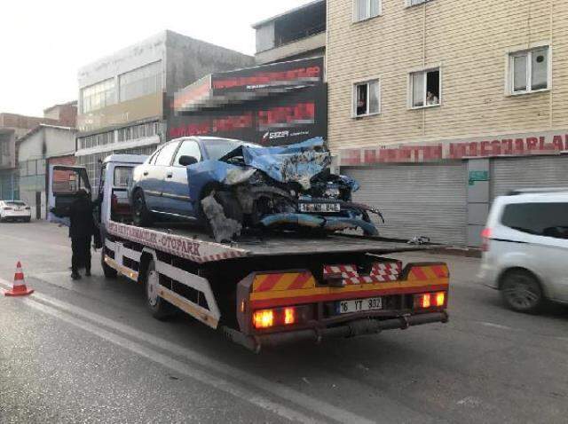 6 kişinin yaralandığı kaza, canlı yayına saniye saniye yansıdı 6 kişinin yaralandığı kaza, canlı yayına saniye saniye yansıdı