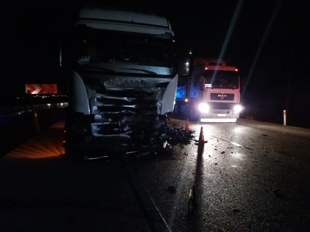 Afyonkarahisar'da tır ile otomobil çarpıştı: 4 ölü