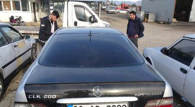Satış için anlaşamadığı kişilerin icra başvurusuyla aracı bağlandı Satış için anlaşamadığı kişilerin icra başvurusuyla aracı bağlandı