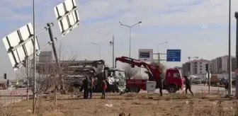 Beton pompa tırı otomobile çarptı: 4 yaralı (2)