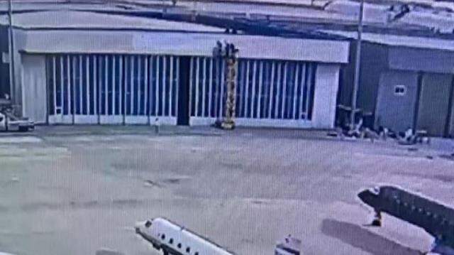 Kara para aklama operasyonunda dikkat çeken görüntüler! SBK Holding'e ait havayolu şirketinin tabelası değiştirilmiş