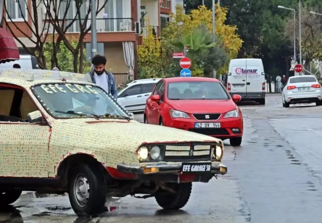 Şans oyunu milyoneri aracını 11 bin okey taşıyla kaplayıp trafiğe çıktı