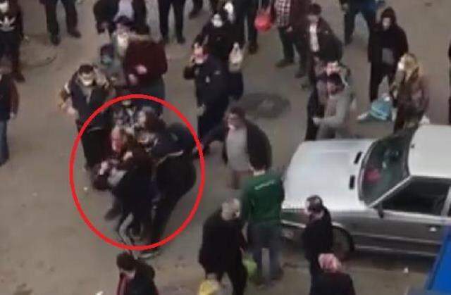 Türkiye kadın cinayetlerini konuşurken pazar yerinde çekilen görüntü pes dedirtti Türkiye kadın cinayetlerini konuşurken pazar yerinde çekilen görüntü pes dedirtti