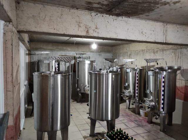 Bursa'da yılbaşı öncesi kaçak içki imal edilen çiftliğe şok baskın Bursa'da yılbaşı öncesi kaçak içki imal edilen çiftliğe şok baskın
