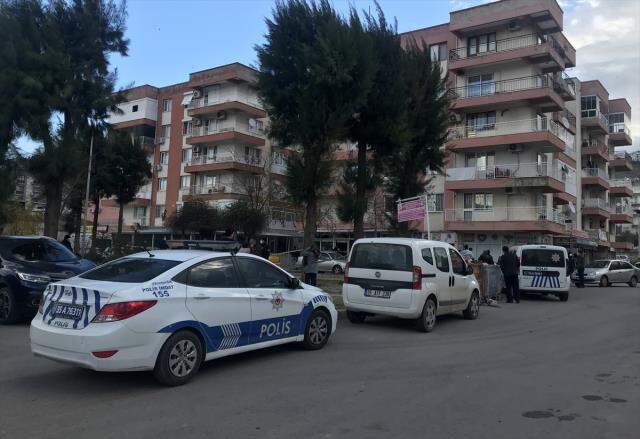 Sokakta tartıştığı babasını başına sopayla vurarak öldürdü Sokakta tartıştığı babasını başına sopayla vurarak öldürdü