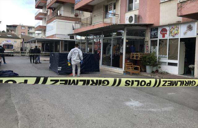Sokakta tartıştığı babasını başına sopayla vurarak öldürdü Sokakta tartıştığı babasını başına sopayla vurarak öldürdü