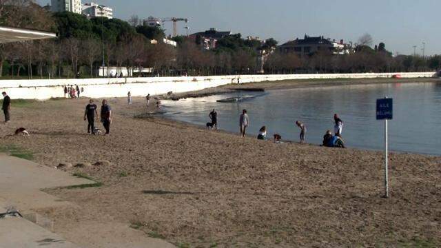 Kısıtlamada İstanbullular Caddebostan Sahili'ne akın etti! Sosyal mesafe kuralı hiçe sayıldı Kısıtlamada İstanbullular Caddebostan Sahili'ne akın etti! Sosyal mesafe kuralı hiçe sayıldı
