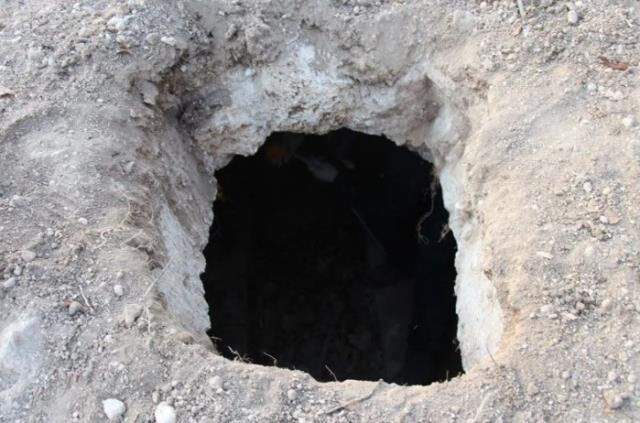 Traktörünün arka tekerleği çukura düşen çiftçi, tesadüfen Roma dönemine ait toplu mezar buldu Traktörünün arka tekerleği çukura düşen çiftçi, tesadüfen Roma dönemine ait toplu mezar buldu