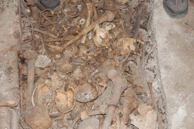 Traktörünün arka tekerleği çukura düşen çiftçi, tesadüfen Roma dönemine ait toplu mezar buldu Traktörünün arka tekerleği çukura düşen çiftçi, tesadüfen Roma dönemine ait toplu mezar buldu
