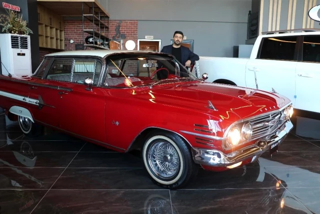 750 bin lira teklif edilmesine rağmen satmadı! 1960 model klasik otomobiline gözü gibi bakıyor!